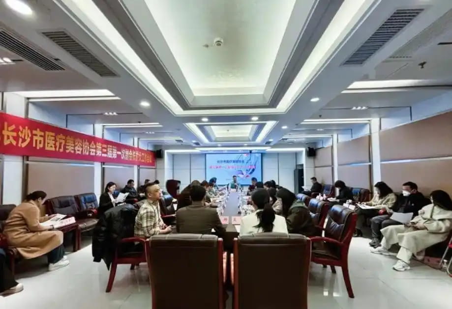 艾尔美医疗支持协会的工作安排提高服务，坚持医疗使命
